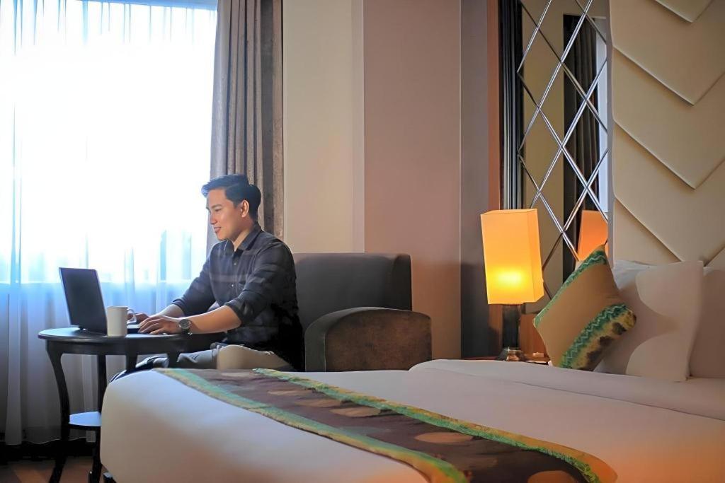 Grand Qin Hotel Banjarbaru Kültér fotó