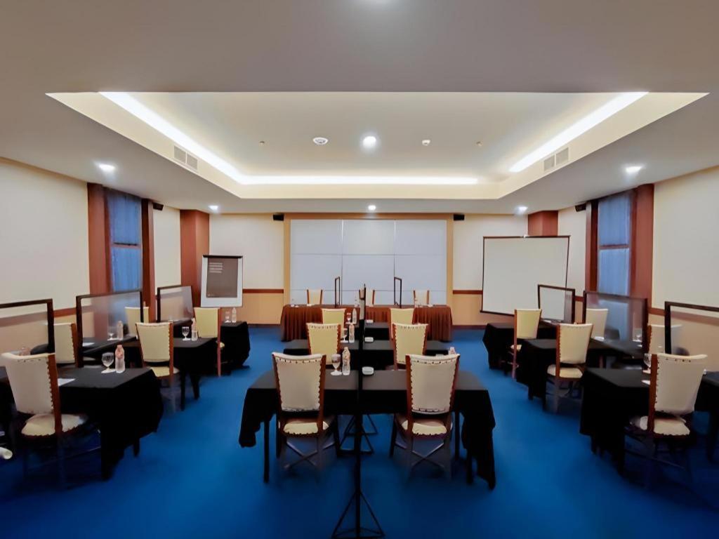 Grand Qin Hotel Banjarbaru Kültér fotó