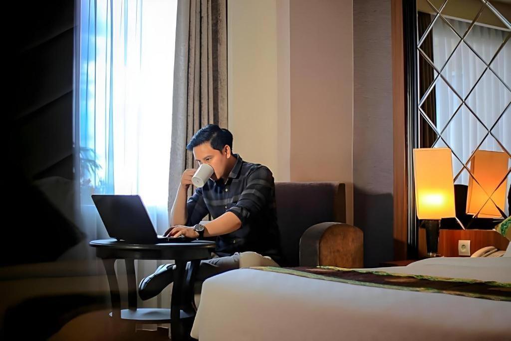 Grand Qin Hotel Banjarbaru Kültér fotó