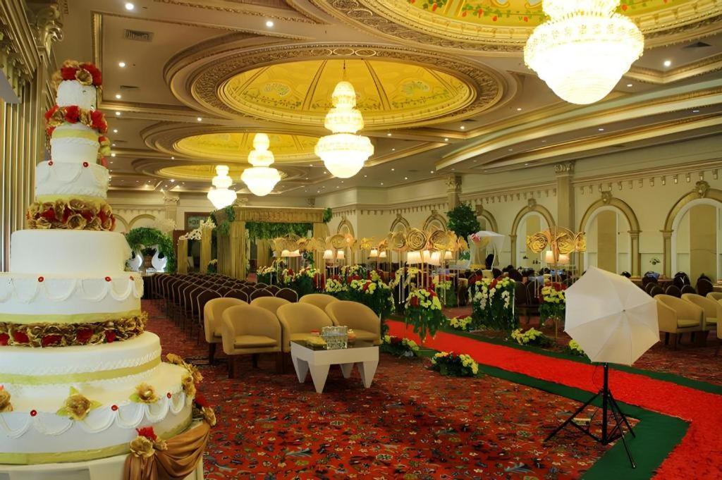 Grand Qin Hotel Banjarbaru Kültér fotó