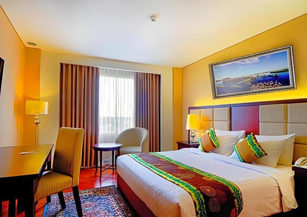 Grand Qin Hotel Banjarbaru Kültér fotó