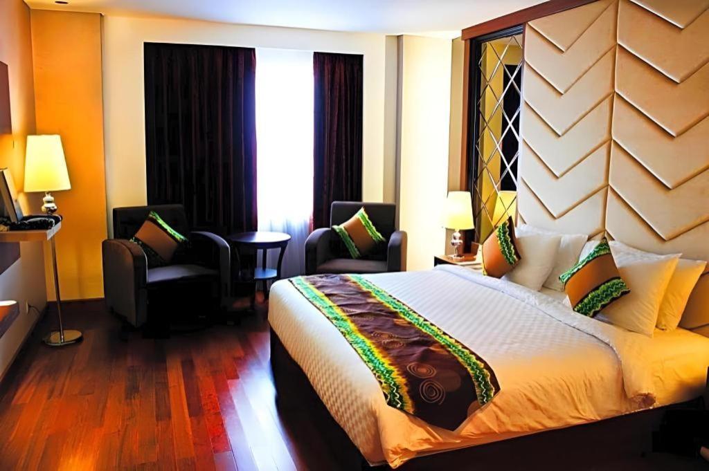 Grand Qin Hotel Banjarbaru Kültér fotó