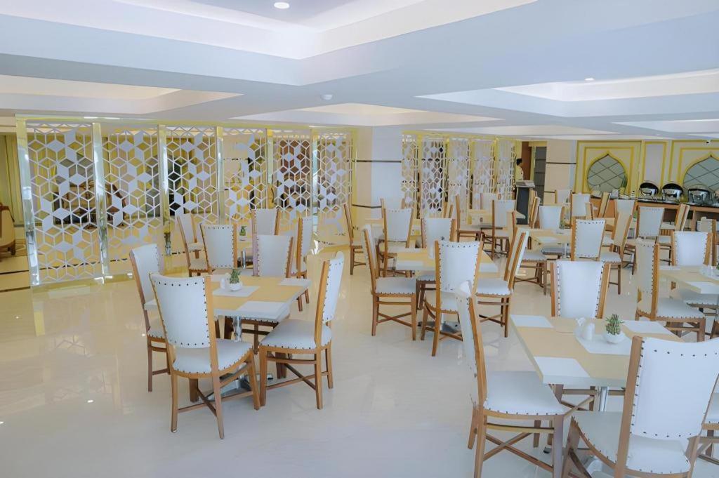 Grand Qin Hotel Banjarbaru Kültér fotó