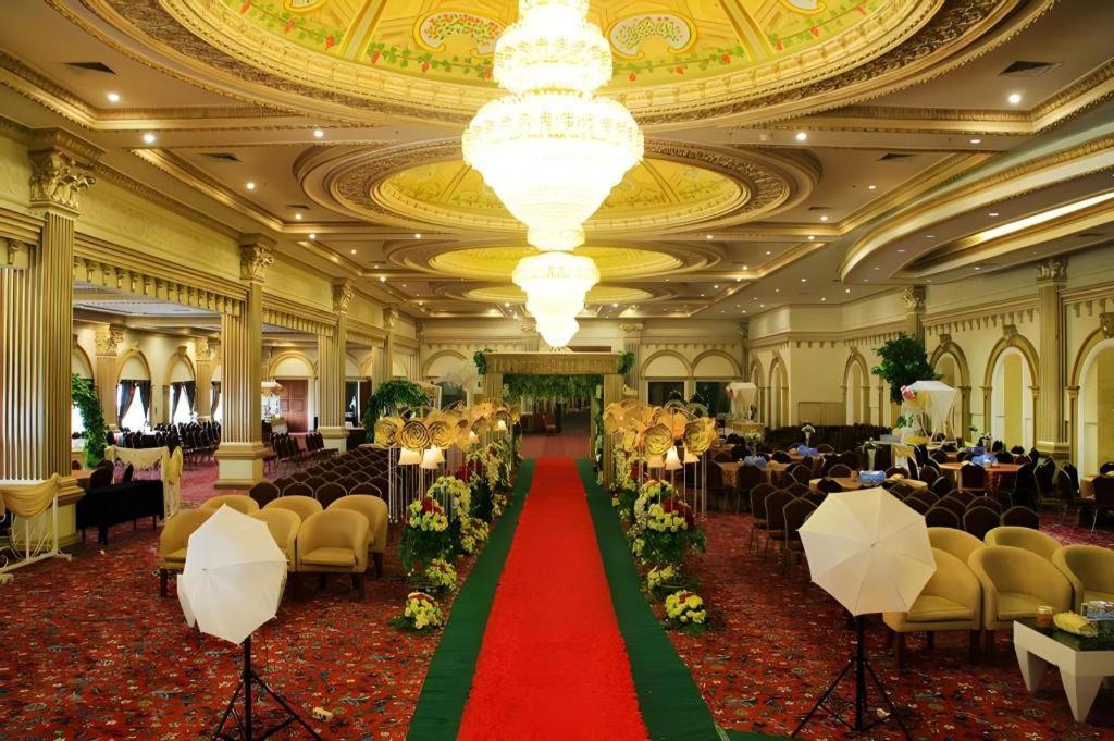 Grand Qin Hotel Banjarbaru Kültér fotó