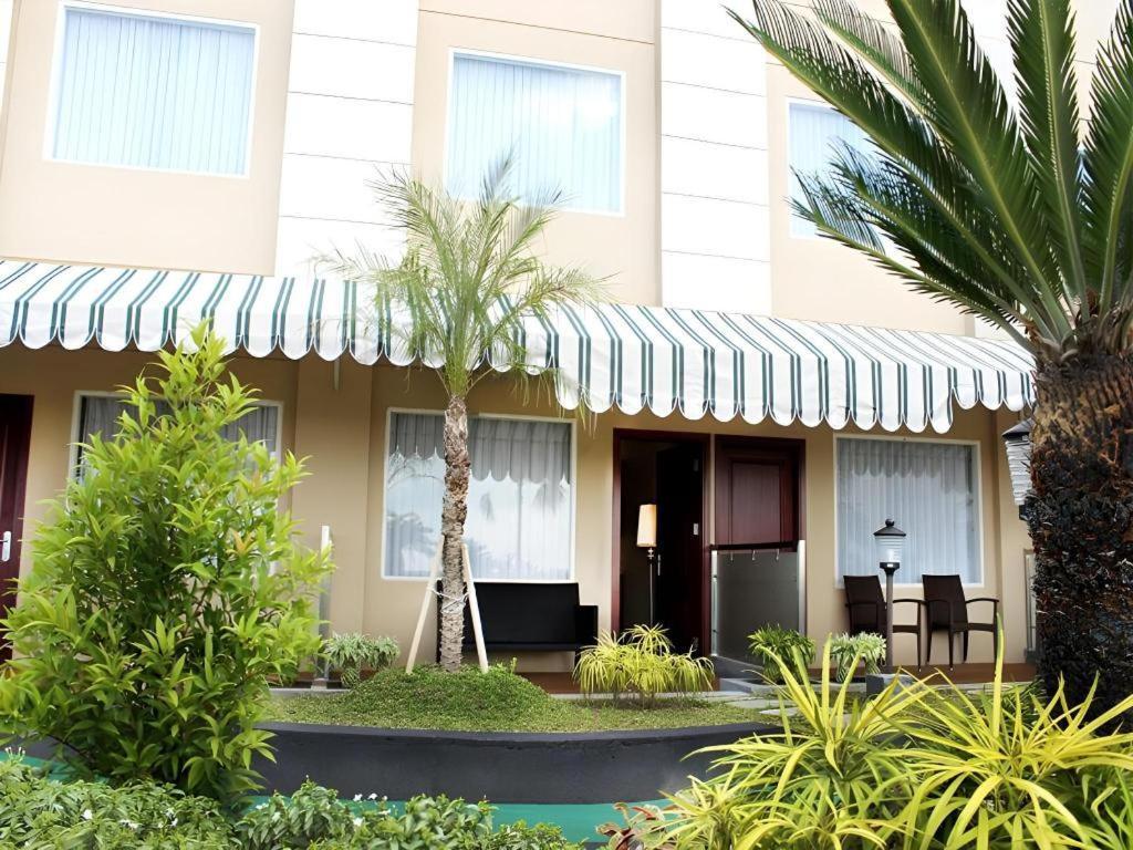 Grand Qin Hotel Banjarbaru Kültér fotó