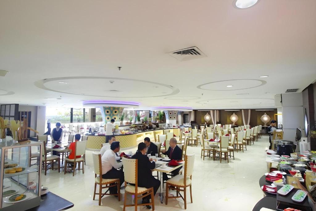 Grand Qin Hotel Banjarbaru Kültér fotó