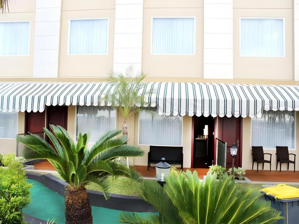 Grand Qin Hotel Banjarbaru Kültér fotó