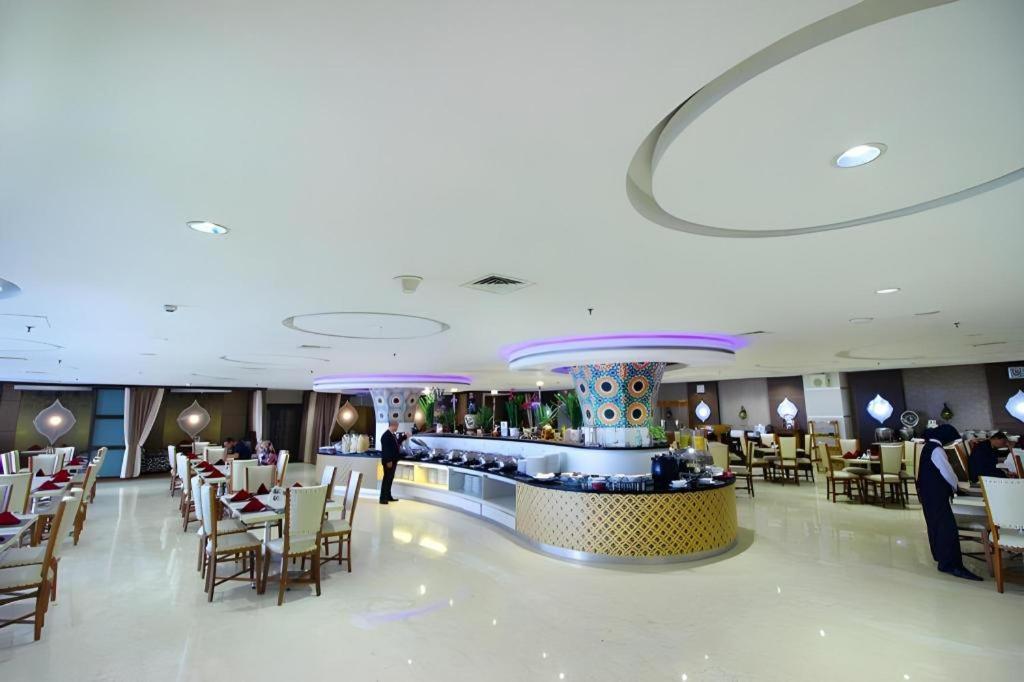 Grand Qin Hotel Banjarbaru Kültér fotó