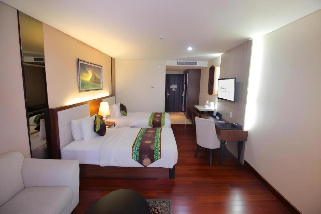 Grand Qin Hotel Banjarbaru Kültér fotó