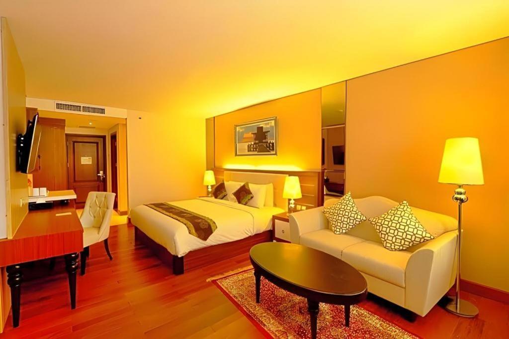 Grand Qin Hotel Banjarbaru Kültér fotó