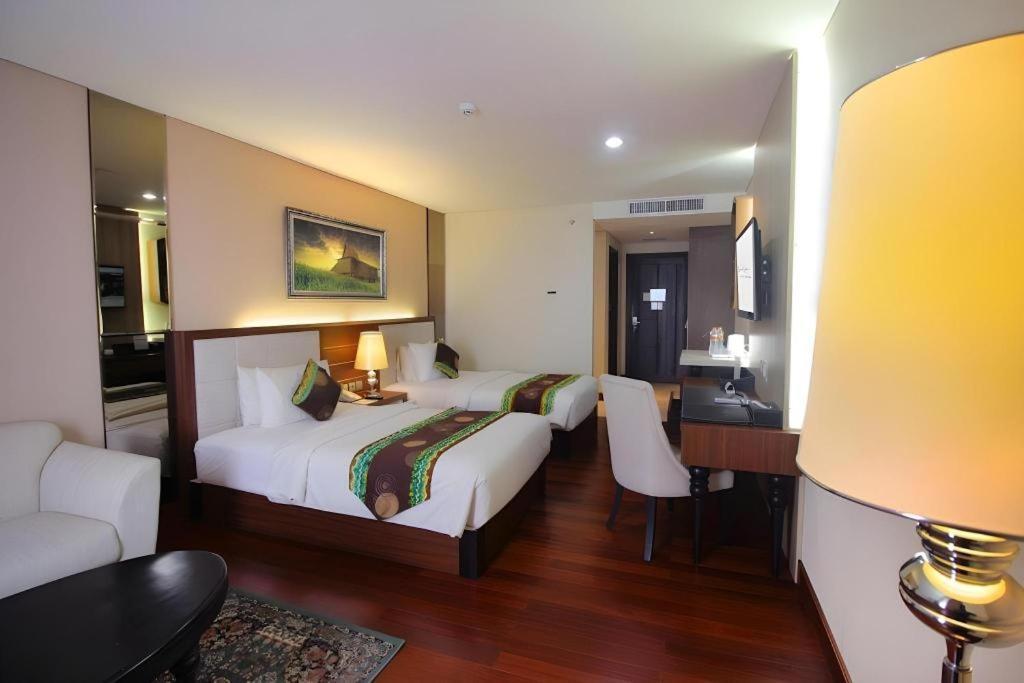 Grand Qin Hotel Banjarbaru Kültér fotó