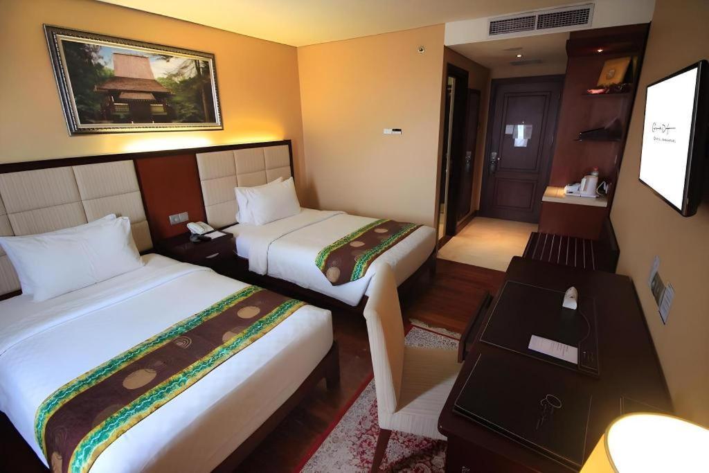 Grand Qin Hotel Banjarbaru Kültér fotó