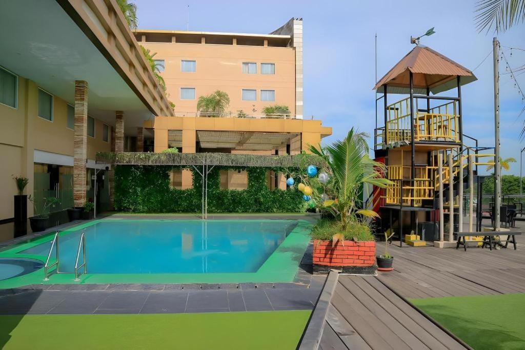 Grand Qin Hotel Banjarbaru Kültér fotó