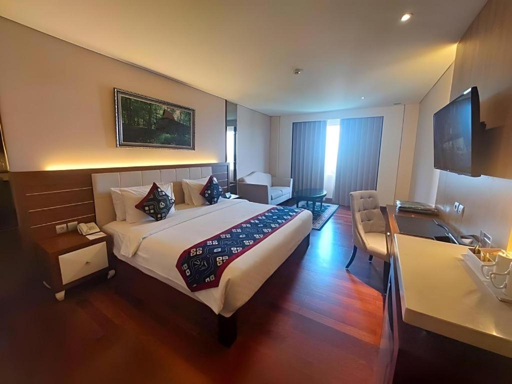 Grand Qin Hotel Banjarbaru Kültér fotó