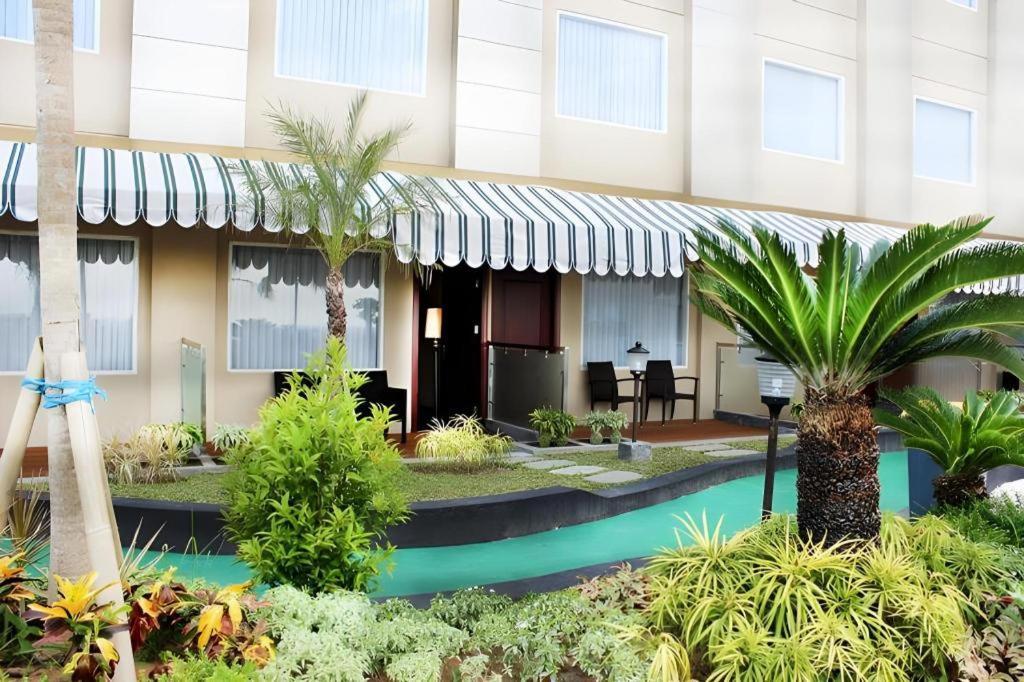 Grand Qin Hotel Banjarbaru Kültér fotó