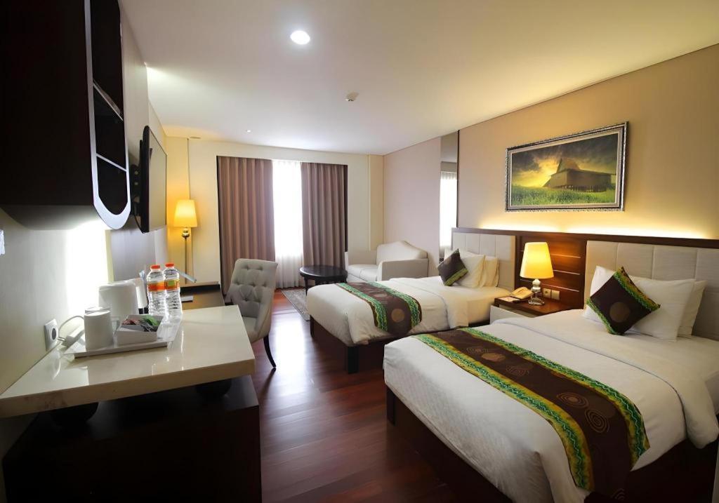 Grand Qin Hotel Banjarbaru Kültér fotó